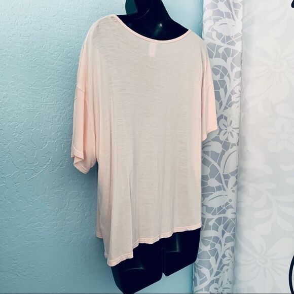 H&M Pink Graphic T-shirt. Size Large - Picture 7 of 9